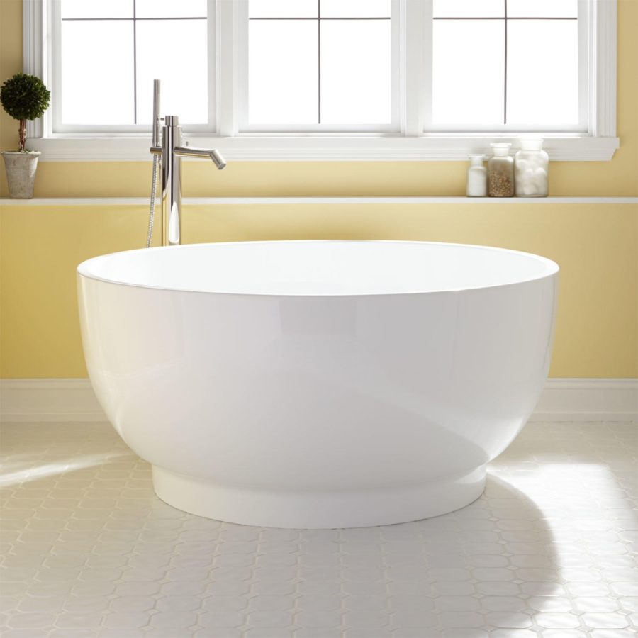 Silver Small Japanese Soaking Tub 900x675 19 Japanese Soaking Tubs That Bring the Ultimate Comfort