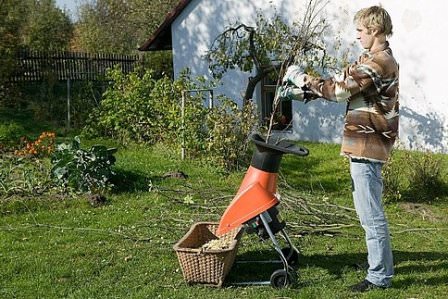 Выбор садового измельчителя по типу двигателя: электрический или бензиновый