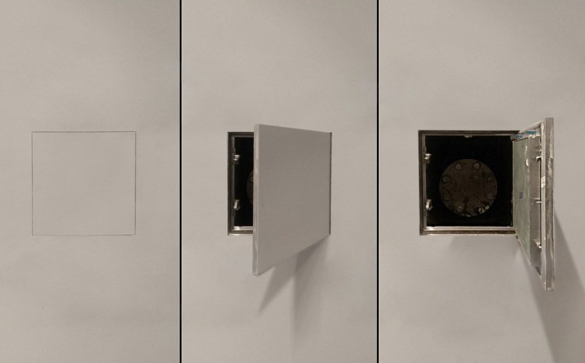 Три положения скрытого люка в стене ванной комнаты