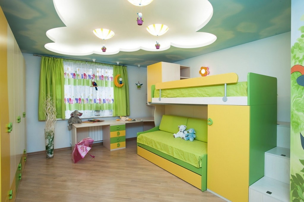 Комбинированный потолок в комнате для ребенка