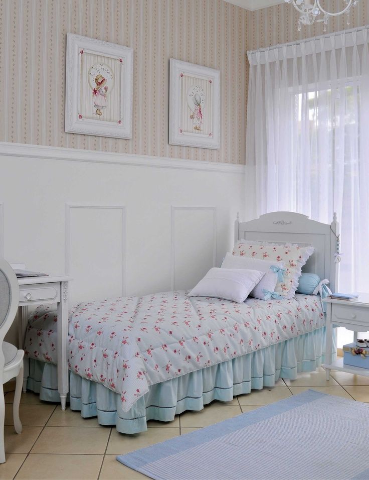 Детская кровать в комнате прованского стиля