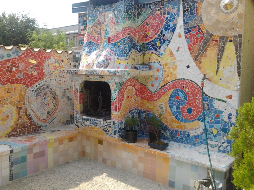 Мозаичная уличная печь - майолика