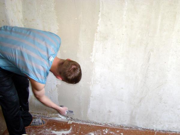 Зашпаклевать гипсокартонную стену можно самостоятельно, главное — заранее подготовить необходимые материалы и инструменты 