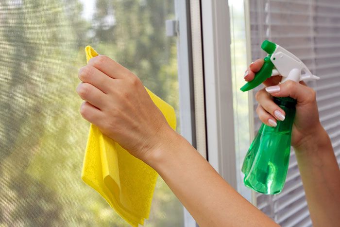 На этапе подготовки окно следует тщательно вымыть
