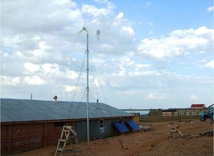 В местах, где нет централизованного электроснабжения, ветровой генератор и солнечная станция становятся основным источником электрической энергии