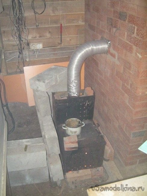 Кирпичная дровяная плита повышенной надежности, с комбинированным типом горения