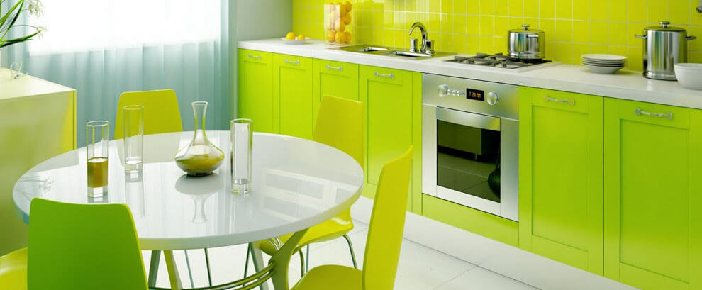 Кухня в зеленых цветах с крашенным матовым фасадом