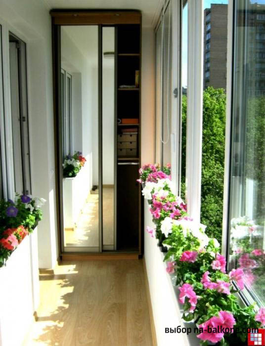 26 идей красивых шкафов на балконе