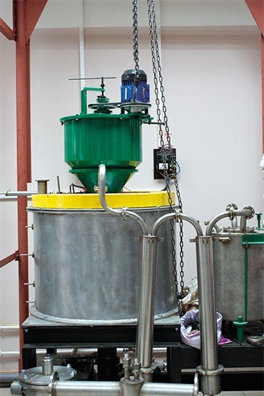 Экспериментальная установка по получению бионефти из измельченной древесины. Разработка ИК и КТФ ИГиЛ СО РАН