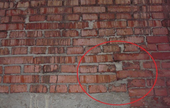 Заделка трещин в кирпичных стенах – технология ремонта