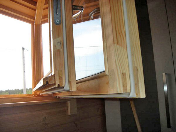 как выбрать утеплитель для деревянных окон