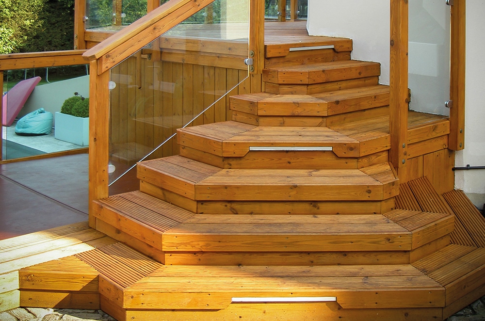 Assembling stairs to your decking