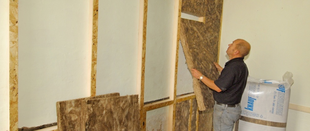 Internal wall insulation with battens